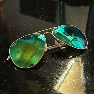 Ray-Ban Aviator Unisex Gold Frame Green Flash Mirror Lens Sunglasses